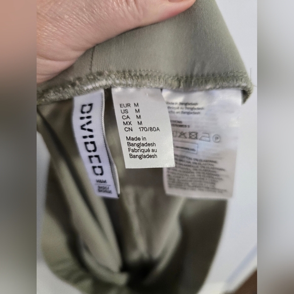 H&M Divided Cotton Bike Shorts Green Moss Size M - Picture 3 of 3